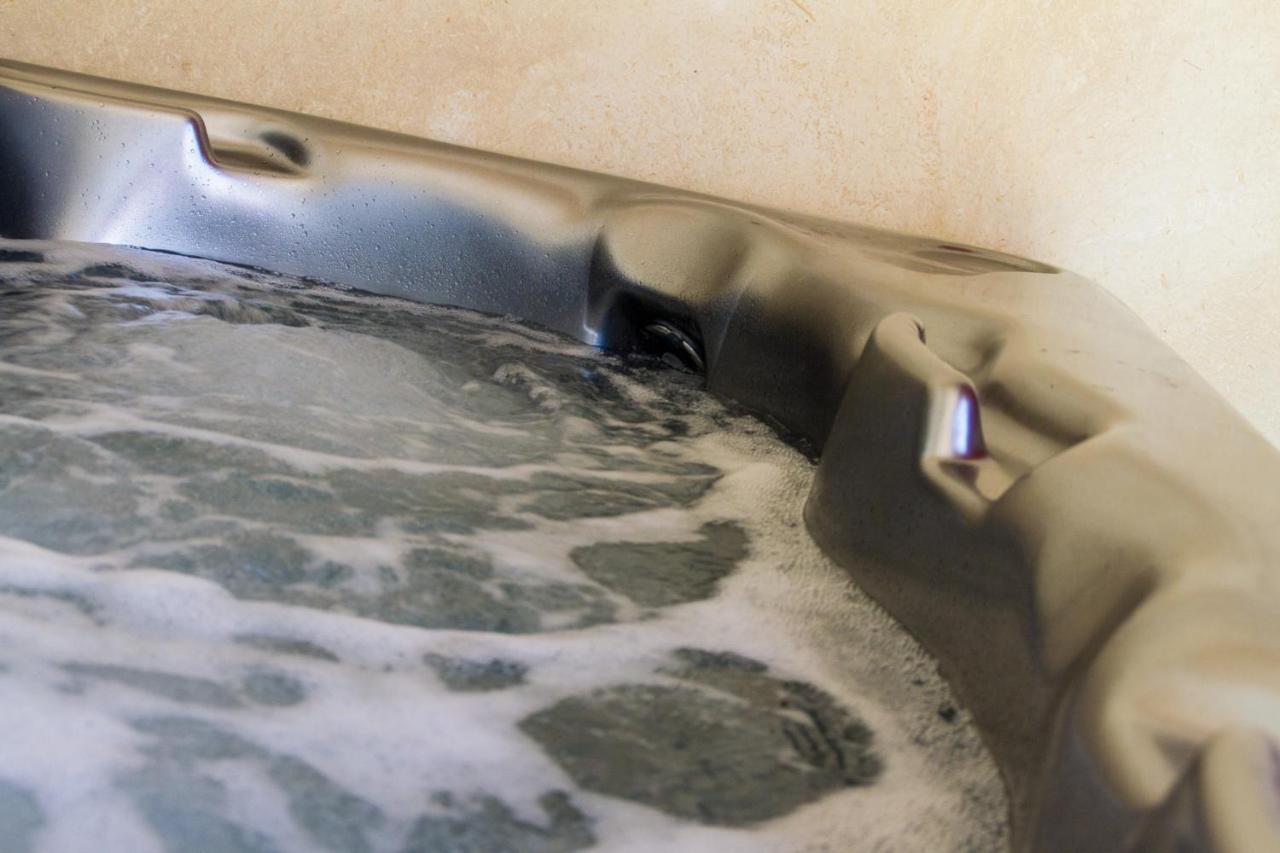 Le Puy Carmin - Chambre D'Hotes Avec Jacuzzi Bazoges-en-Paillers Exteriör bild